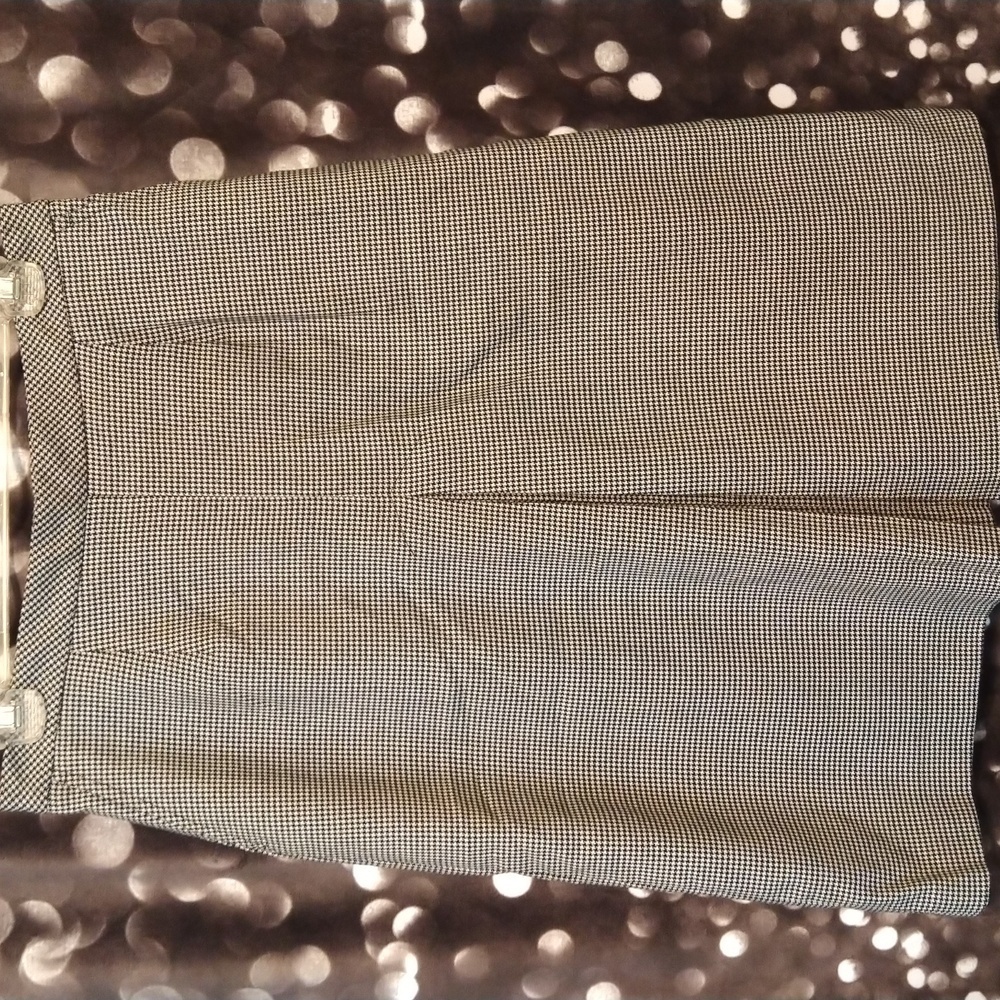 NWOT TABI pleated houndstooth skirt size 10 petite, with pockets